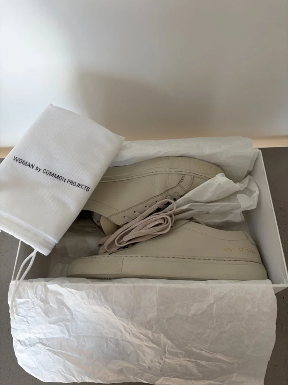 Woman by Common Projects Original Achilles Low — Off-White Leather, Size 37 EUC